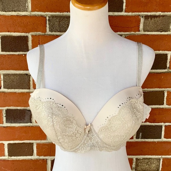 VS dream angels 34DDD - Picture 1 of 4